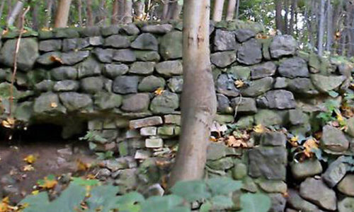 Mauer bei der Alten Hakeburg Kleinmachnow, Foto: Gemeinde Kleinmachnow